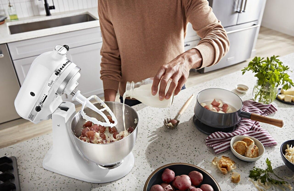 KitchenAid Classic Series 4.5 Quart Tilt-Head Stand Mixer K45SS Onyx Black